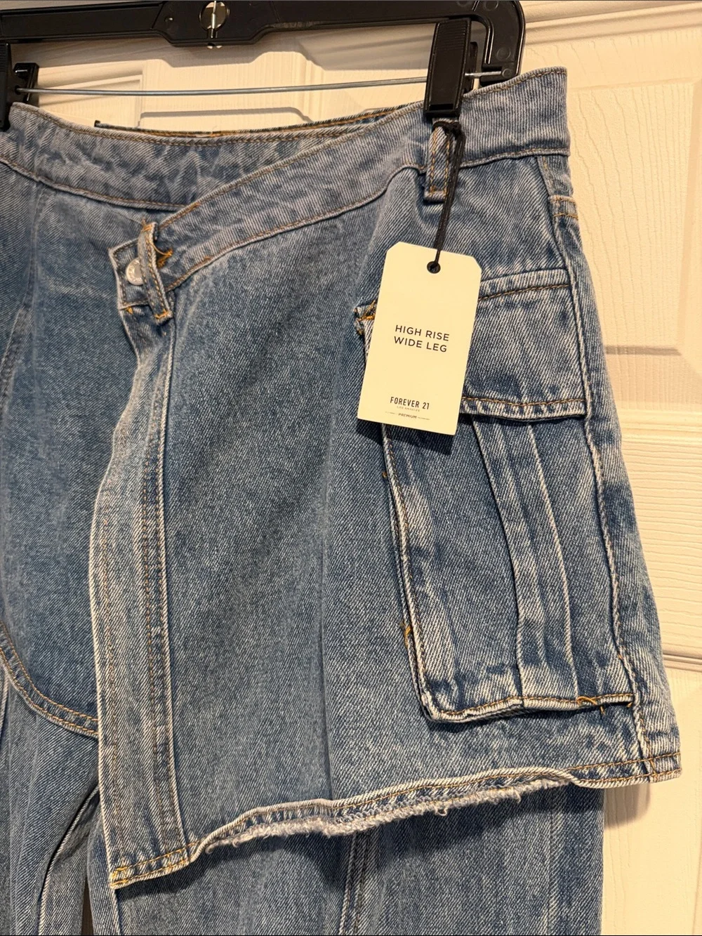 Wide-Leg Cargo Jeans